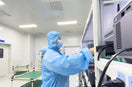 How to Choose a Projector Manufacturer: A B2B Buyer's Guide