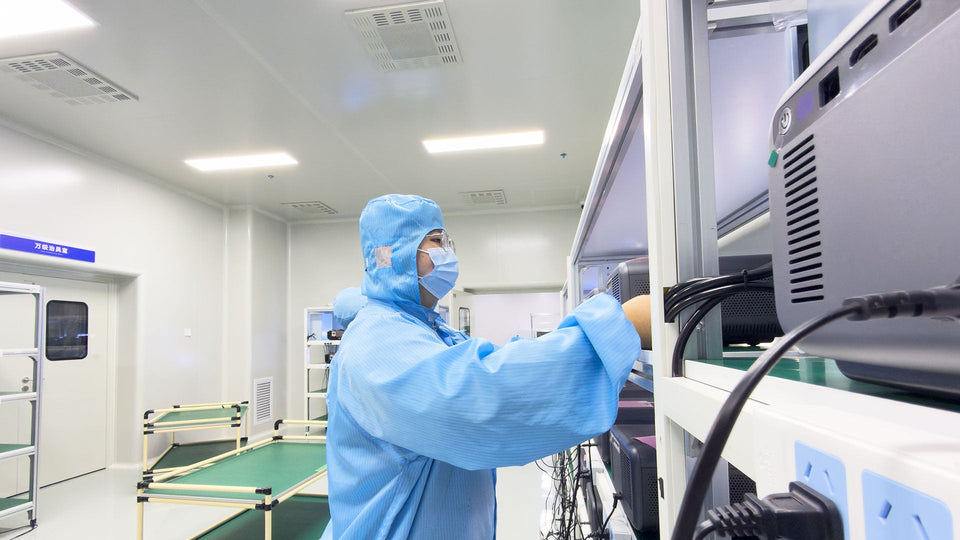 How to Choose a Projector Manufacturer: A B2B Buyer's Guide